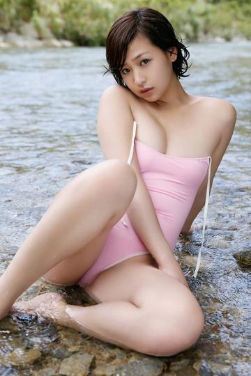 福宝躺平自带枕头